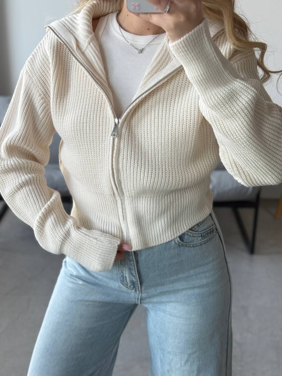 Вкорочений светр на блискавці