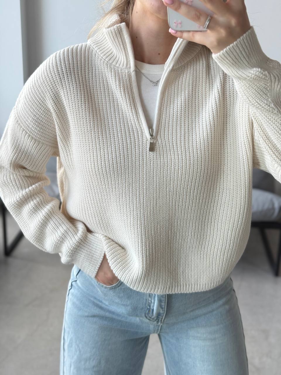 Светр з блискавкою на горловині