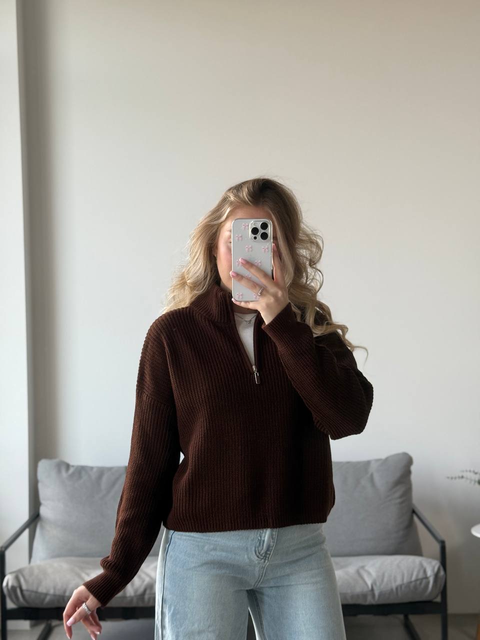 Светр з блискавкою на горловині