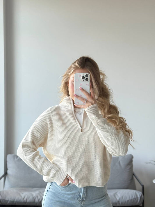 Светр з блискавкою на горловині