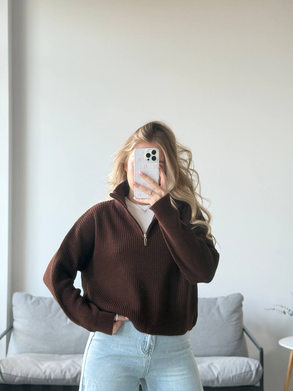 Светр з блискавкою на горловині