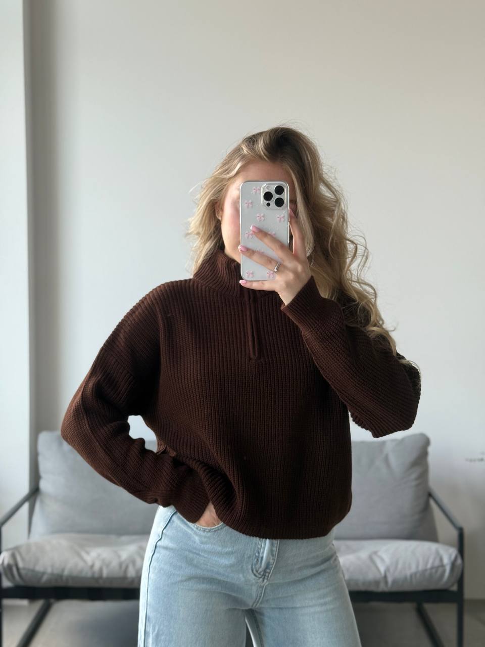 Светр з блискавкою на горловині